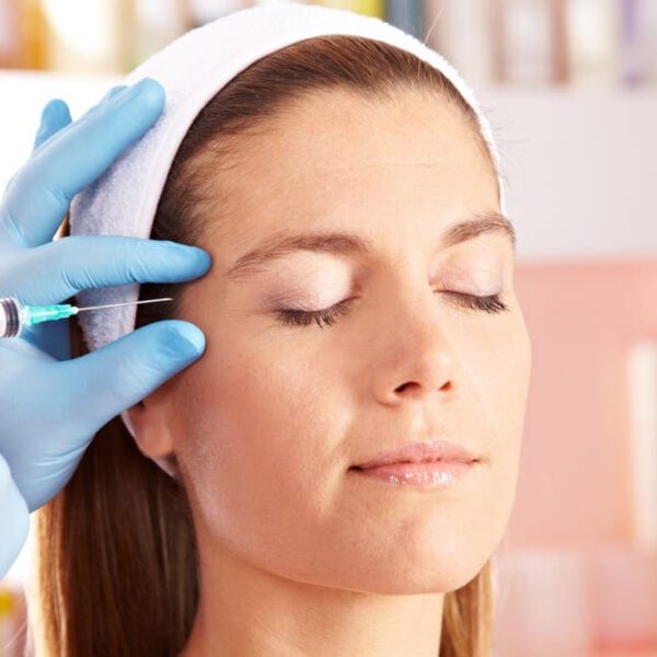 Mariotti - Woman getting dermal fillers
